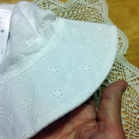 Cotton Baby's sun cap, just one you made by Carter's 12-18 month + Stickers - Picture 4 of 7